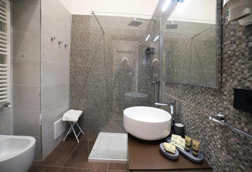 اتاق لوکس سه تخته, Sciuscià Beb Spaccanapoli