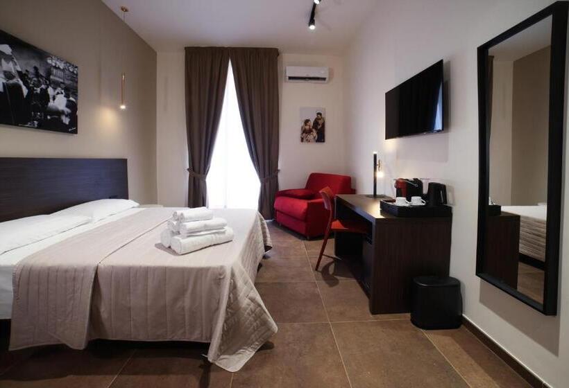 اتاق لوکس سه تخته, Sciuscià Beb Spaccanapoli