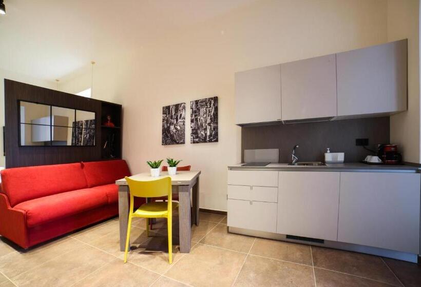 اتاق خانوادگی, Sciuscià Beb Spaccanapoli