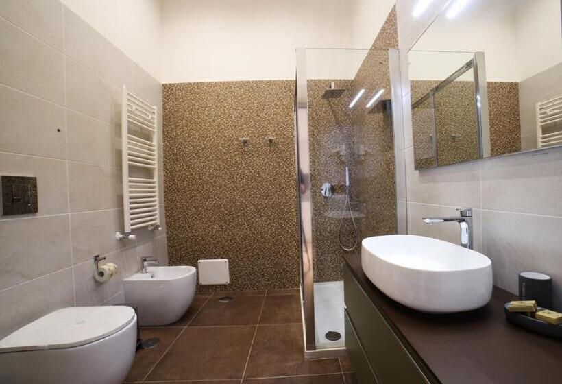 اتاق خانوادگی, Sciuscià Beb Spaccanapoli