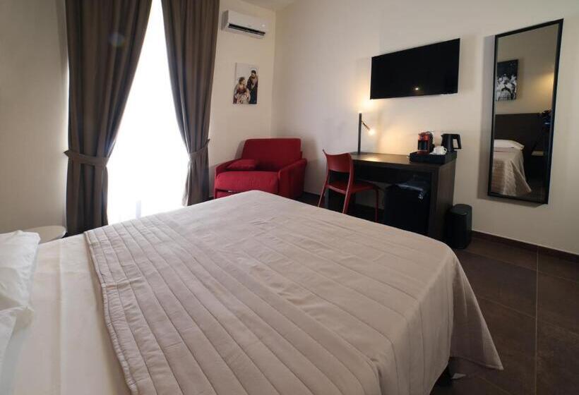 اتاق لوکس سه تخته, Sciuscià Beb Spaccanapoli