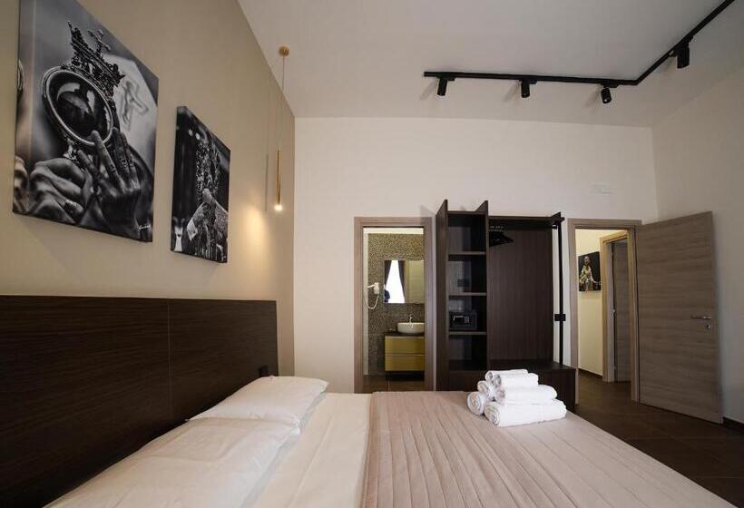 اتاق لوکس سه تخته, Sciuscià Beb Spaccanapoli