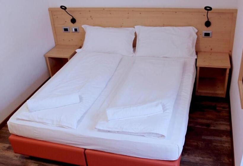标准间, Ski Lodge Pampeago