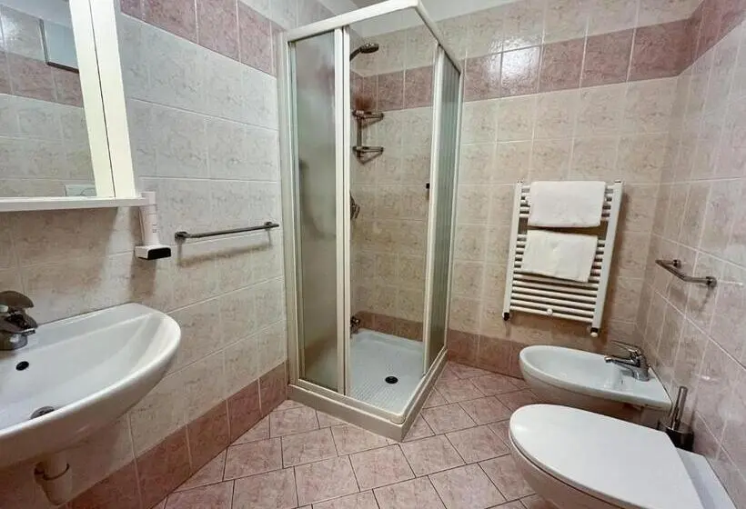 Standard Kolmen Hengen Huone, Ski Lodge Pampeago