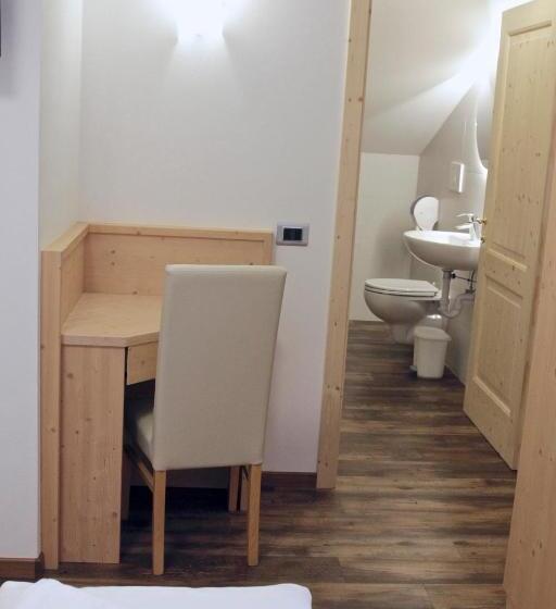 غرفة قياسية ثلاثية, Ski Lodge Pampeago