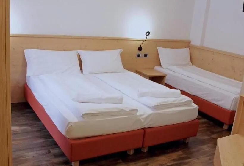 Standard Kolmen Hengen Huone, Ski Lodge Pampeago
