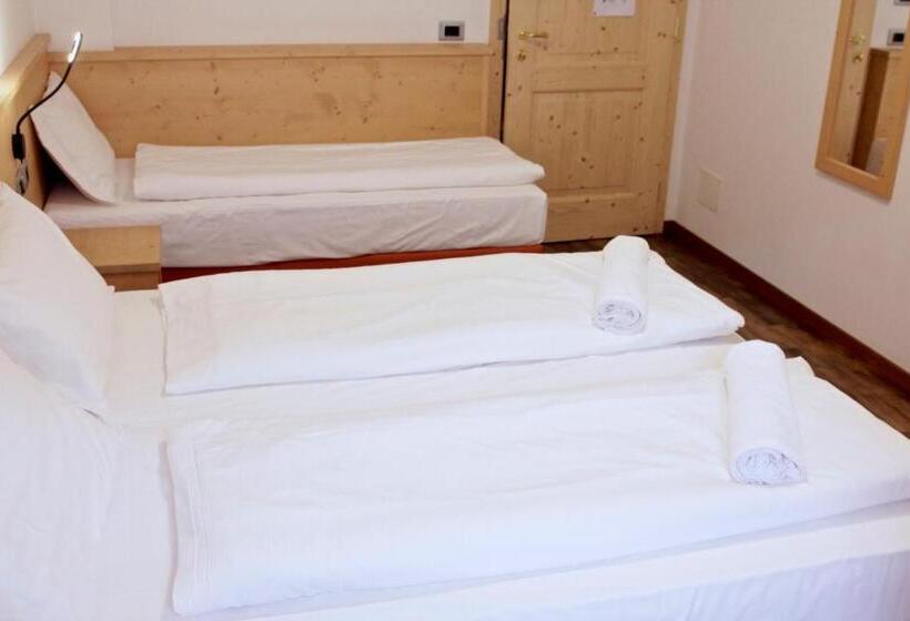 غرفة قياسية ثلاثية, Ski Lodge Pampeago