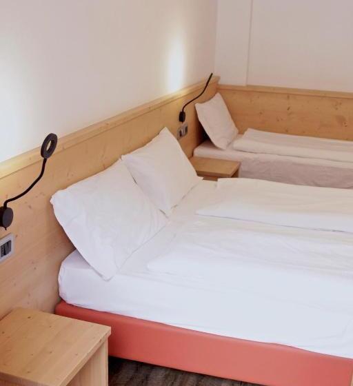 غرفة قياسية ثلاثية, Ski Lodge Pampeago