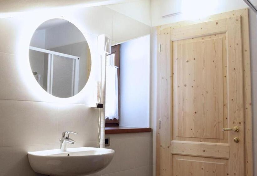 غرفة قياسية ثلاثية, Ski Lodge Pampeago