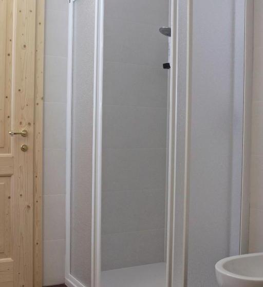 غرفة قياسية ثلاثية, Ski Lodge Pampeago