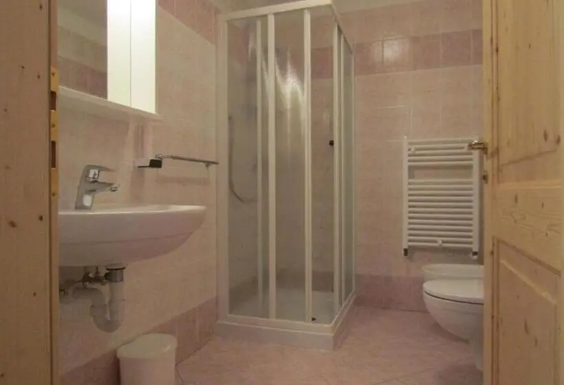 Standard Neljän Hengen Huone, Ski Lodge Pampeago