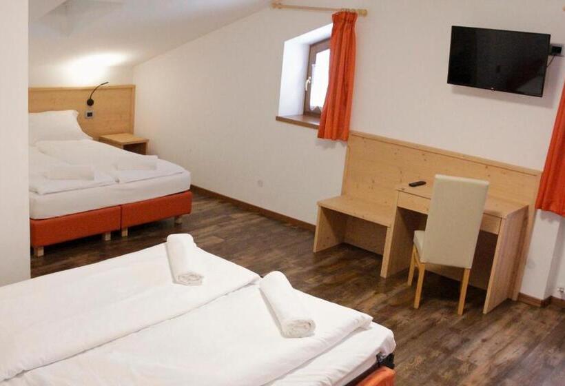 四人标准间, Ski Lodge Pampeago