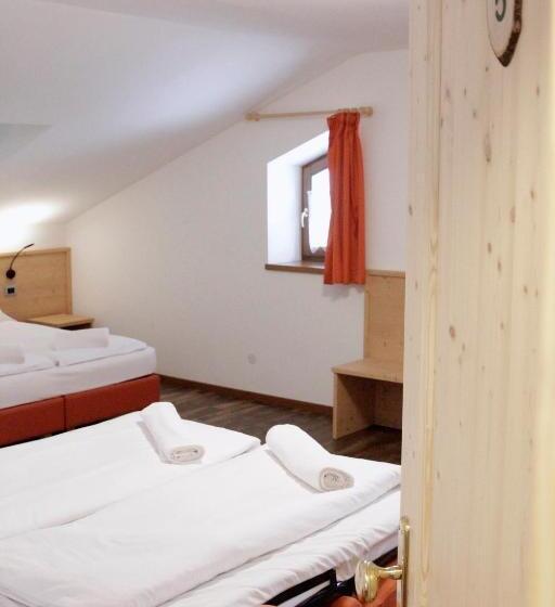 غرفة قياسية رباعية, Ski Lodge Pampeago