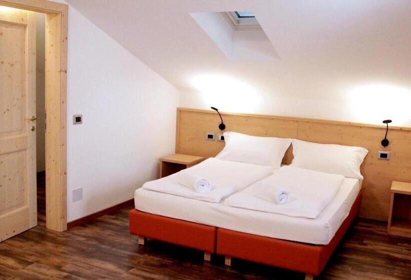四人标准间, Ski Lodge Pampeago