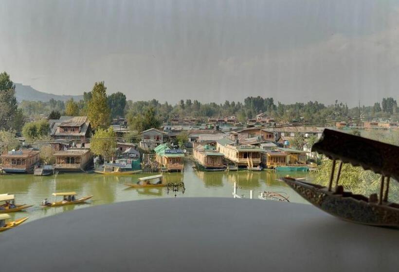 غرفة قياسية مطلّة علي البحيرة, 11 Boulevard