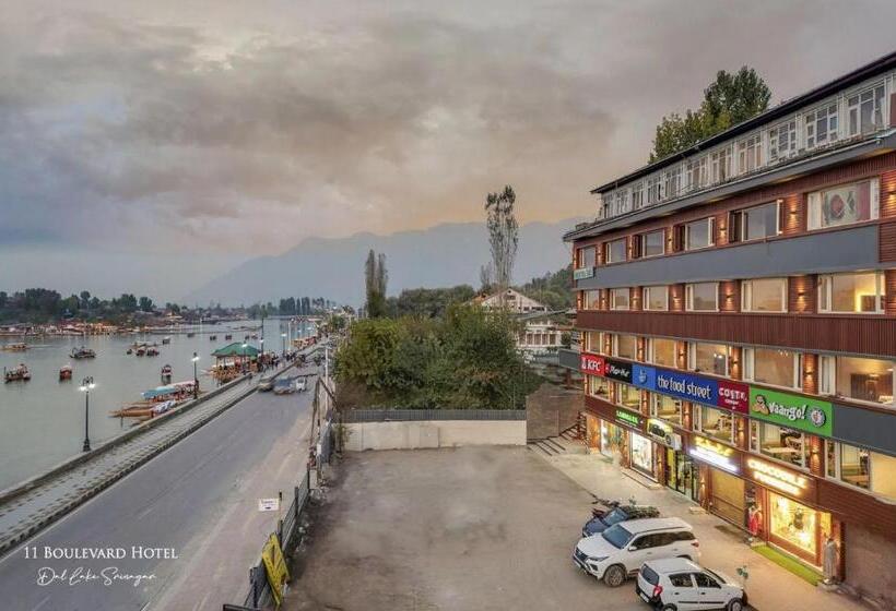 标准间带山景, 11 Boulevard