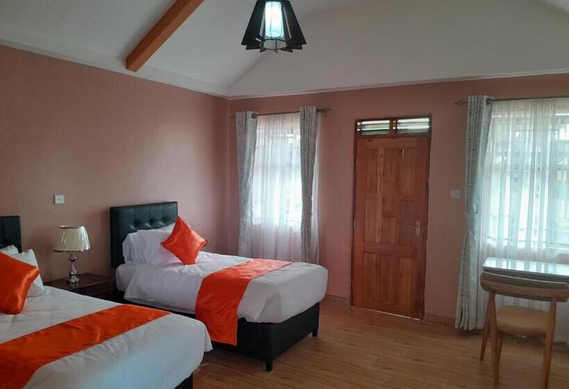 Pokój Standard Trzyosobowy, Penety Amboseli Resort