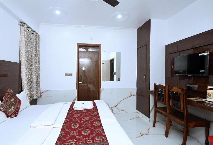Номер Deluxe, Star Palace Near Railway Station