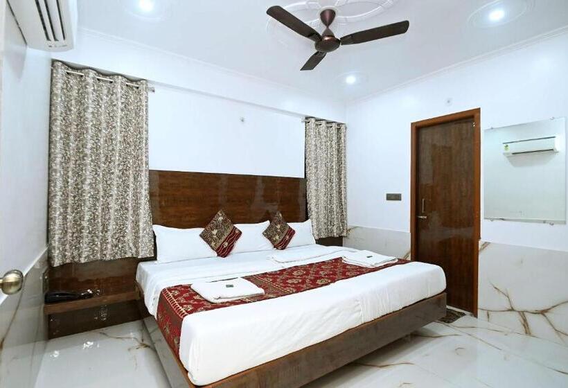 디럭스 룸, Star Palace Near Railway Station