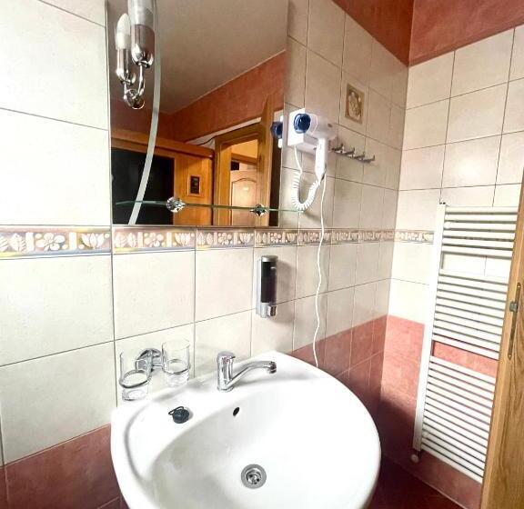 חדר משפחתי, Penzion A Restaurace U Nováků