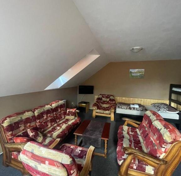 חדר משפחתי, Penzion A Restaurace U Nováků