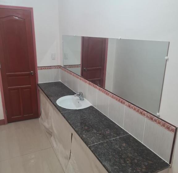 اتاق استاندارد با سرویس بهداشتی مشترک, Rotunda Inn Home Stay