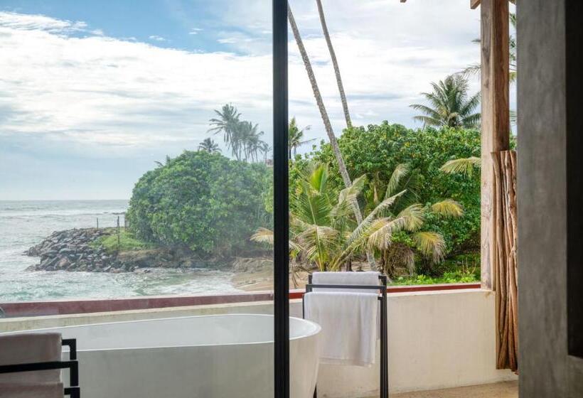 Номер Deluxe Вид на Море с Балконом, Abode By The Beach