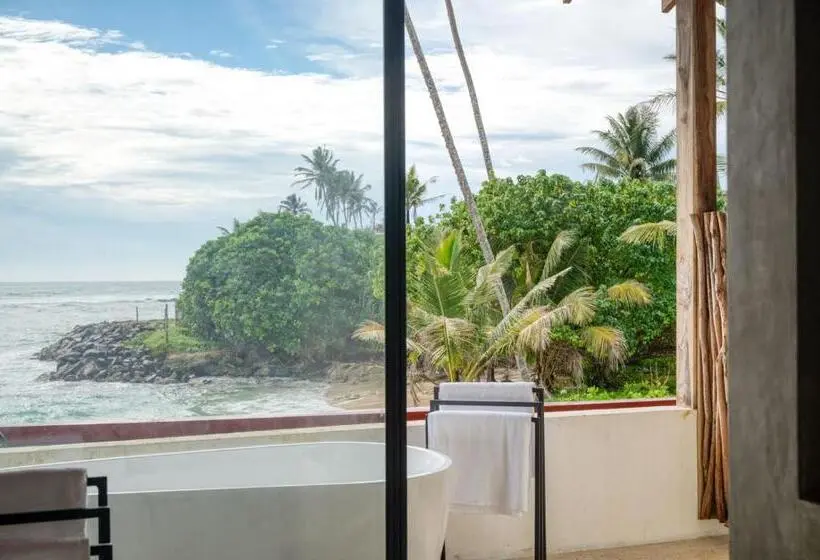 オーシャンビューデラックスルームバルコニー付き, Abode By The Beach