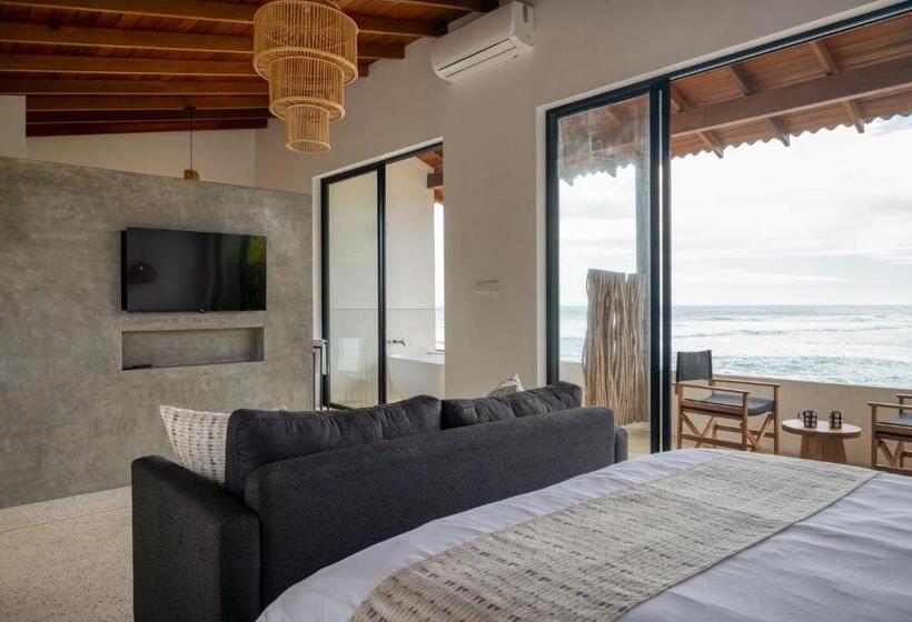 Номер Deluxe Вид на Море с Балконом, Abode By The Beach