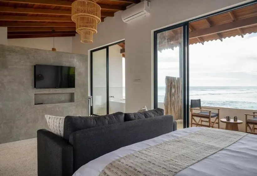 オーシャンビューデラックスルームバルコニー付き, Abode By The Beach