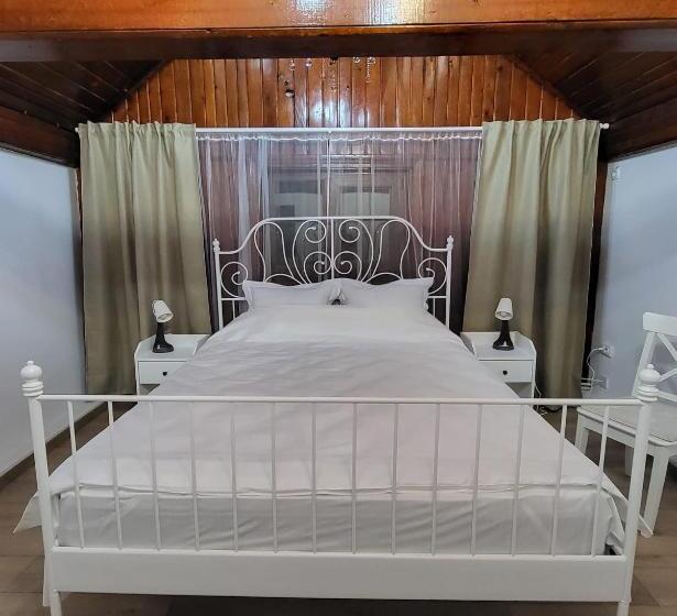 豪华三人间, Adac Boutique