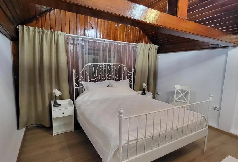 豪华三人间, Adac Boutique