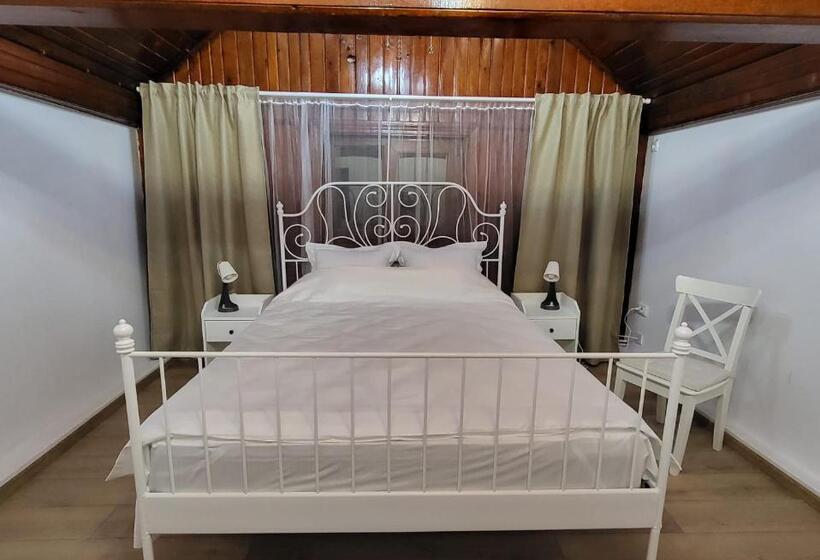 豪华三人间, Adac Boutique