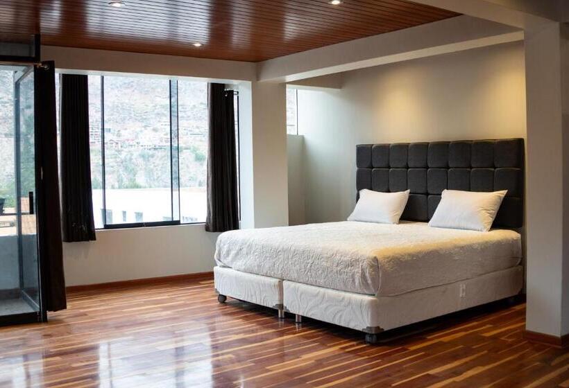 جناح ديلوكس, California Urubamba