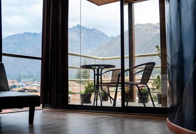 سوییت لوکس, California Urubamba