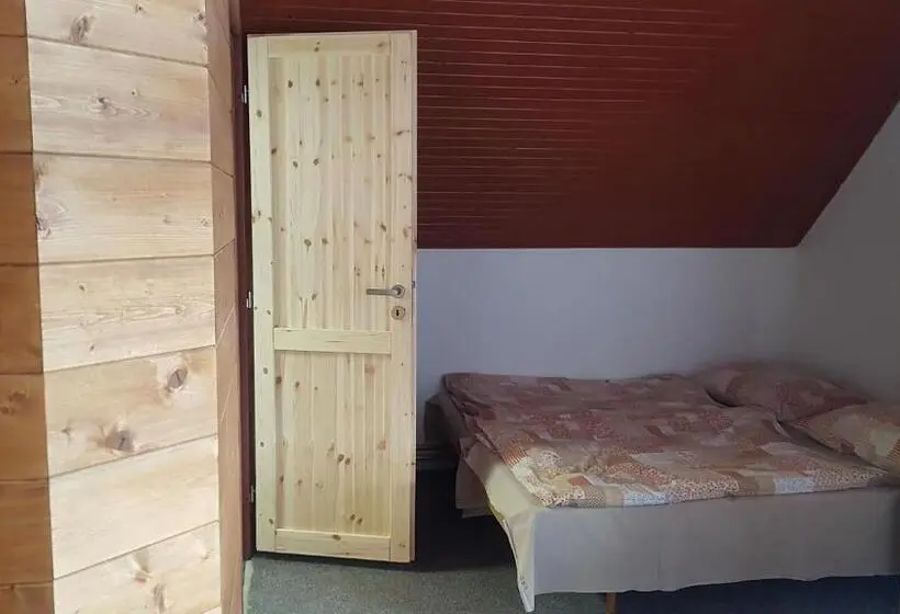 Standard Neljän Hengen Huone, Chata Vkus