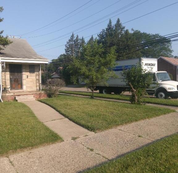 标准单人间, Chill Out House