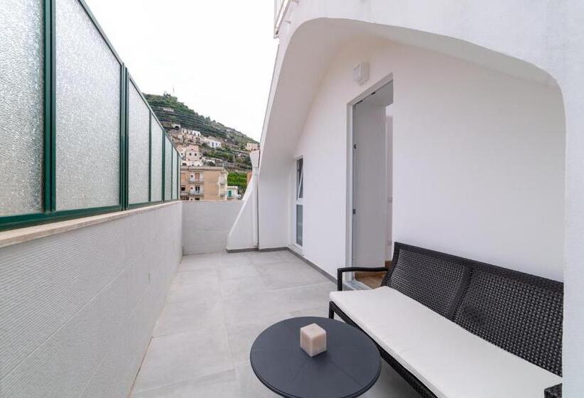 패밀리 룸 산 전망, Reginna Lighthouse