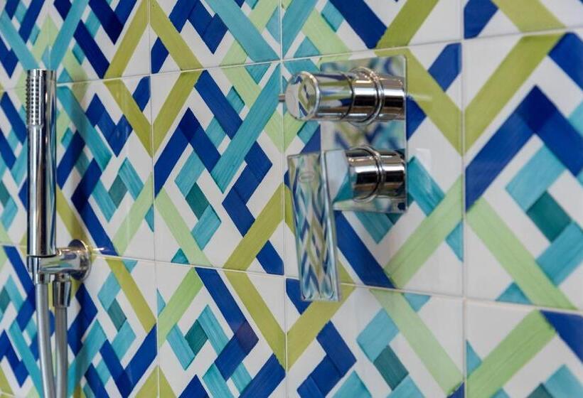 패밀리 룸 산 전망, Reginna Lighthouse