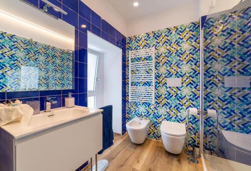 패밀리 룸 산 전망, Reginna Lighthouse