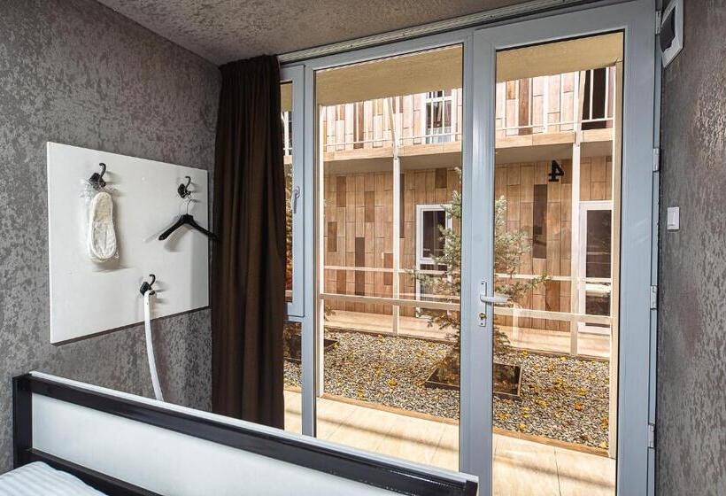 اتاق اکونومی, иксаотель