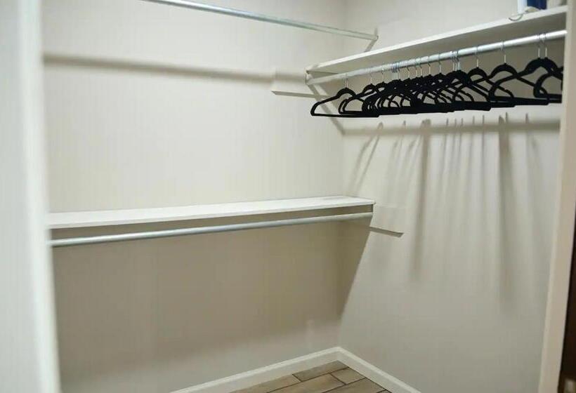 ファミリールーム, San Antonio: Fully Furnished 4br Perfect For Fams