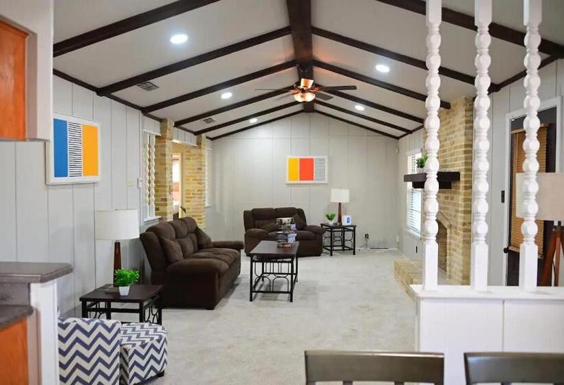 Семейный Номер, San Antonio: Fully Furnished 4br Perfect For Fams