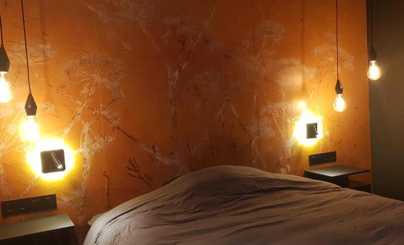 اتاق استاندارد چهار تخته, Whole Wheelhouse Euphrate Houseboat