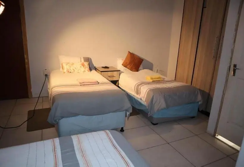 スタンダードトリプルルーム, Enhle Bed And Breakfast