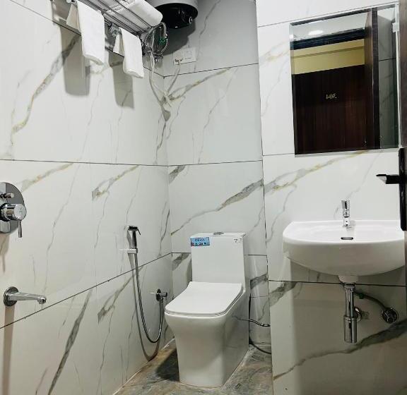 Quarto Economy, Jagdish