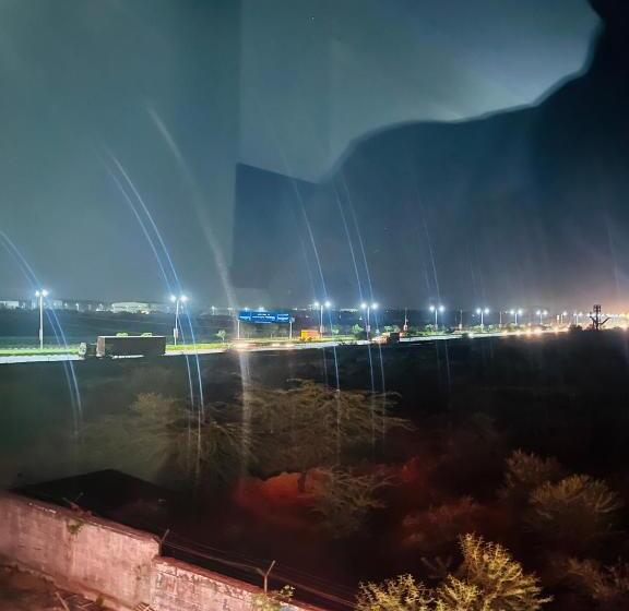 Quarto Economy, Jagdish