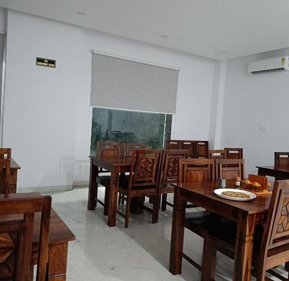 Quarto Economy, Jagdish