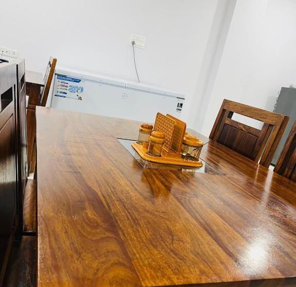 Quarto Estandar, Jagdish