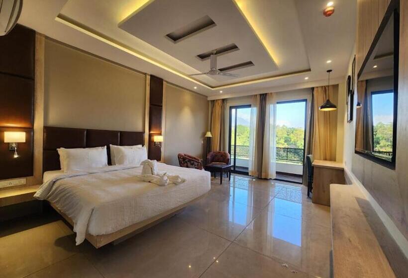 家庭间, Staycation Premium Riviera Resort Dharamshala A Riverside Resort With Balcony View